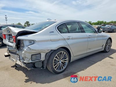 Trzecie zdjęcie samochodu z tyłu: 2018 BMW 530XE VIN:WBAJB1C50JG624222 - miniatura