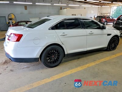 Trzecie zdjęcie samochodu z tyłu: 2017 FORD TAURUS POLICE INTERCEPTOR VIN:1FAHP2MK7HG130999 - miniatura