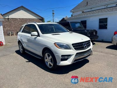 Czwarte zdjęcie samochodu z boku: 2013 MERCEDES-BENZ ML 550 4MATIC VIN:4JGDA7DB8DA195571 - miniatura