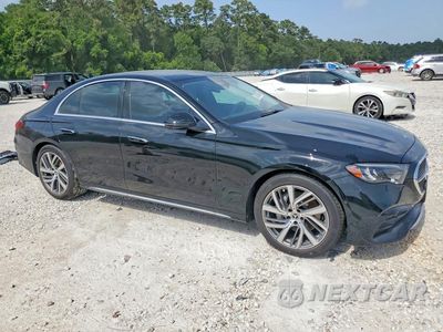 Czwarte zdjęcie samochodu z boku: 2025 MERCEDES-BENZ E 350 VIN:W1KLF4GB0SA132530 - miniatura