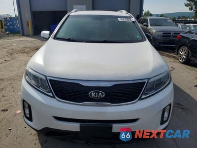Piąte zdjęcie samochodu w środku: 2014 KIA SORENTO LX VIN:5XYKTCA60EG440273 - miniatura