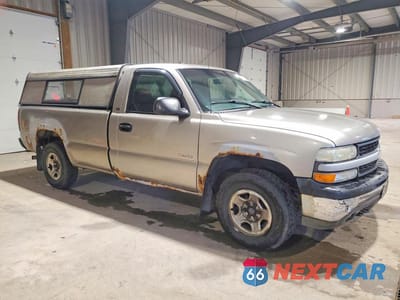 Czwarte zdjęcie samochodu z boku: 2002 CHEVROLET SILVERADO K1500 VIN:1GCEK14W82Z266188 - miniatura