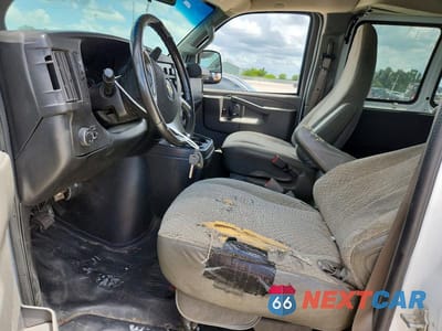 Zdjęcie 7 z 13 samochodu: 2017 CHEVROLET EXPRESS G2500 VIN:1GCWGAFF3H1272538 - miniatura