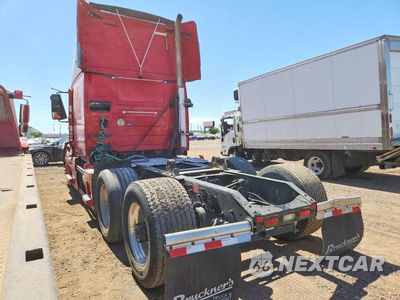 Trzecie zdjęcie samochodu z tyłu: 2017 VOLVO VNL TRUCK CAB AND CHASSIS VIN:4V4N99EG1HN980556 - miniatura