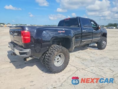Trzecie zdjęcie samochodu z tyłu: 2016 CHEVROLET SILVERADO K3500 LTZ VIN:1GC4K0E83GF233825 - miniatura