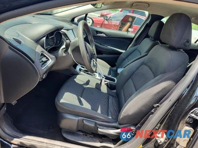 Zdjęcie 7 z 13 samochodu: 2016 CHEVROLET CRUZE LS VIN:1G1BC5SM2G7236561 - miniatura