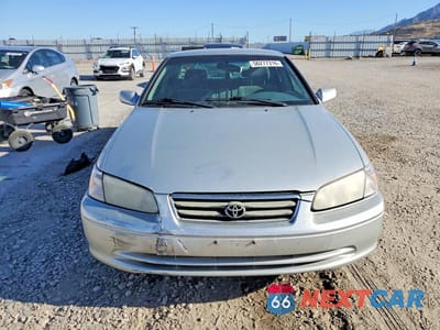 Piąte zdjęcie samochodu w środku: 2001 TOYOTA CAMRY LE VIN:4T1BG22K01U770767 - miniatura