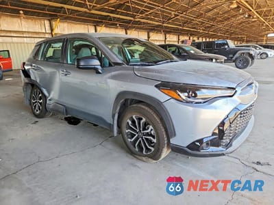 Czwarte zdjęcie samochodu z boku: 2023 TOYOTA COROLLA CROSS HYBRID S VIN:7MUFBABG1PV005810 - miniatura