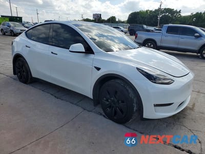 Czwarte zdjęcie samochodu z boku: 2023 TESLA MODEL Y VIN:7SAYGDEE7PF817233 - miniatura