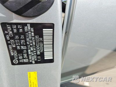 Zdjęcie 12 z 12 samochodu: 2012 HYUNDAI GENESIS VIN:KMHGC4DH0CU162085 - miniatura