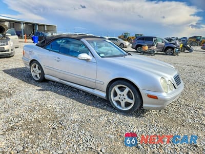 Czwarte zdjęcie samochodu z boku: 2003 MERCEDES-BENZ CLK 430 VIN:WDBLK70G43T137439 - miniatura