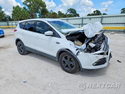 Czwarte zdjęcie samochodu z boku: 2015 FORD ESCAPE SE VIN:1FMCU0G71FUC20927 - miniatura