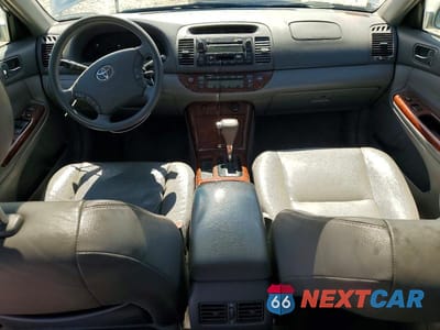 Zdjęcie 8 z 12 samochodu: 2005 TOYOTA CAMRY XLE VIN:4T1BE30K35U981353 - miniatura