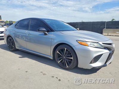 Czwarte zdjęcie samochodu z boku: 2020 TOYOTA CAMRY XSE VIN:4T1K61AK6LU302978 - miniatura