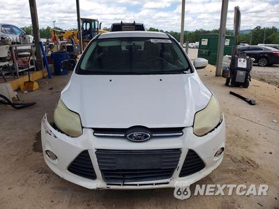 Piąte zdjęcie samochodu w środku: 2014 FORD FOCUS SE VIN:1FADP3F25EL190056 - miniatura
