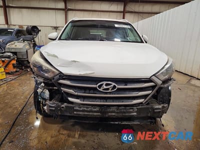 Piąte zdjęcie samochodu w środku: 2016 HYUNDAI TUCSON SE VIN:KM8J3CA49GU066883 - miniatura