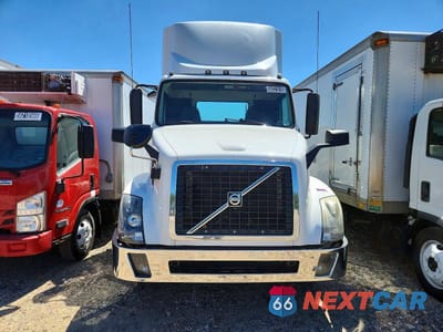 Zdjęcie 9 z 10 samochodu: 2017 VOLVO VNL SEMI TRUCK VIN:4V4NC9EG3HN992158 - miniatura