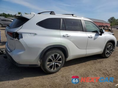 Trzecie zdjęcie samochodu z tyłu: 2023 TOYOTA HIGHLANDER HYBRID XLE VIN:5TDKBRCH7PS136657 - miniatura