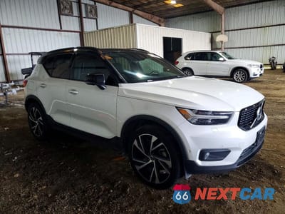 Czwarte zdjęcie samochodu z boku: 2019 VOLVO XC40 T5 R-DESIGN VIN:YV4162UM7K2107000 - miniatura