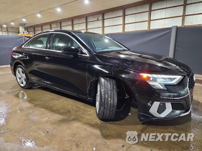 Czwarte zdjęcie samochodu z boku: 2024 AUDI A3 PREMIUM VIN:WAUAUDGYXRA069598 - miniatura