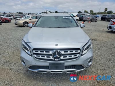 Piąte zdjęcie samochodu w środku: 2019 MERCEDES-BENZ GLA 250 VIN:WDCTG4EB1KU011279 - miniatura