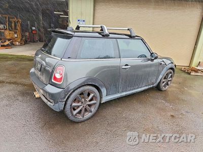 Trzecie zdjęcie samochodu z tyłu: 2011 MINI COOPER S VIN:WMWSV3C59BTY22149 - miniatura