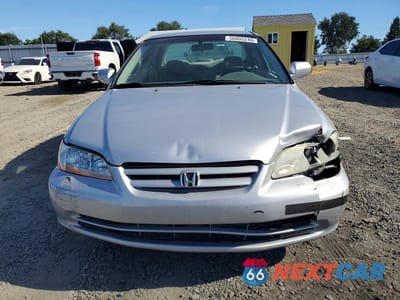 Piąte zdjęcie samochodu w środku: 2002 HONDA ACCORD LX VIN:1HGCG66502A143320 - miniatura