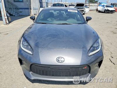 Piąte zdjęcie samochodu w środku: 2024 TOYOTA GR 86 VIN:JF1ZNBB10R9754749 - miniatura