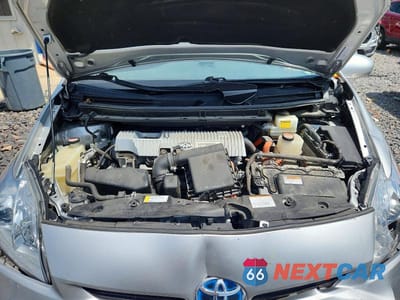 Zdjęcie 11 z 12 samochodu: 2015 TOYOTA PRIUS TWO VIN:JTDKN3DU9F1992750 - miniatura