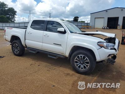 Czwarte zdjęcie samochodu z boku: 2022 TOYOTA TACOMA TRD SPORT VIN:3TMCZ5AN7NM512014 - miniatura