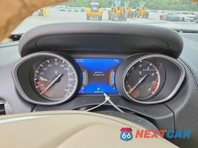 Zdjęcie 9 z 13 samochodu: 2018 MASERATI LEVANTE VIN:ZN661XUAXJX297241 - miniatura