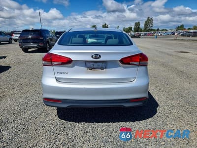 Zdjęcie 6 z 12 samochodu: 2017 KIA FORTE LX VIN:3KPFK4A70HE090213 - miniatura