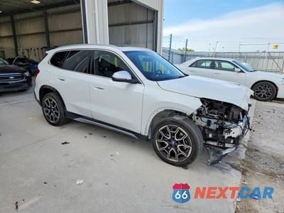 Czwarte zdjęcie samochodu z boku: 2024 BMW X1 XDRIVE28I VIN:WBX73EF02R5Y50256 - miniatura
