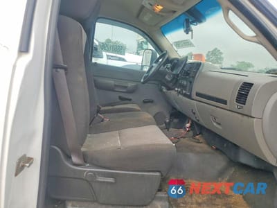 Zdjęcie 10 z 12 samochodu: 2009 CHEVROLET SILVERADO K2500 HEAVY DUTY VIN:1GCHK44KX9F172174 - miniatura