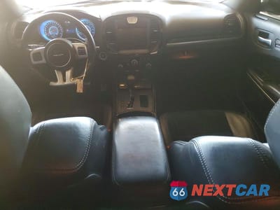 Zdjęcie 8 z 13 samochodu: 2013 CHRYSLER 300 SRT-8 VIN:2C3CCAFJ5DH740014 - miniatura