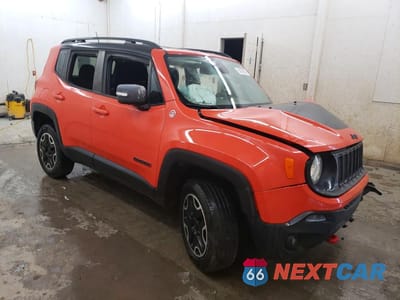 Czwarte zdjęcie samochodu z boku: 2016 JEEP RENEGADE TRAILHAWK VIN:ZACCJBCT1GPE04523 - miniatura