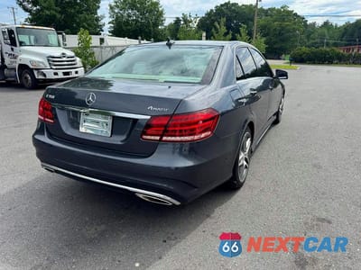 Trzecie zdjęcie samochodu z tyłu: 2016 MERCEDES-BENZ E 350 4MATIC VIN:WDDHF8JB5GB185229 - miniatura