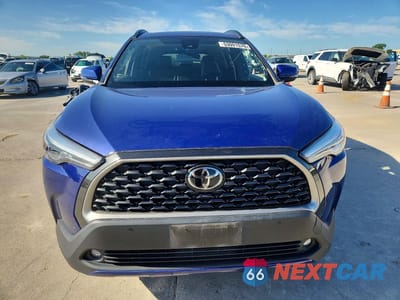 Piąte zdjęcie samochodu w środku: 2022 TOYOTA COROLLA CROSS XLE VIN:7MUDAABG9NV024743 - miniatura