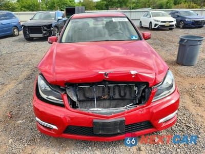 Piąte zdjęcie samochodu w środku: 2014 MERCEDES-BENZ C 300 4MATIC VIN:WDDGF8ABXER312329 - miniatura