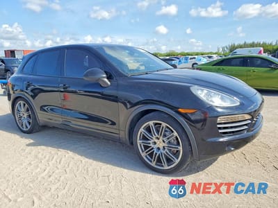 Czwarte zdjęcie samochodu z boku: 2011 PORSCHE CAYENNE S HYBRID VIN:WP1AE2A24BLA92800 - miniatura