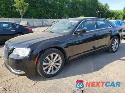 2017 CHRYSLER 300 LIMITED 2C3CCARGXHH585854 - główne zdjęcie licytacji z USA - miniatura