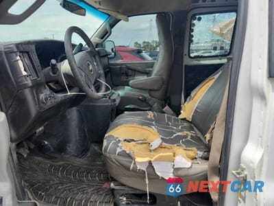 Zdjęcie 7 z 13 samochodu: 2017 CHEVROLET EXPRESS G2500 VIN:1GCWGAFF5H1310075 - miniatura
