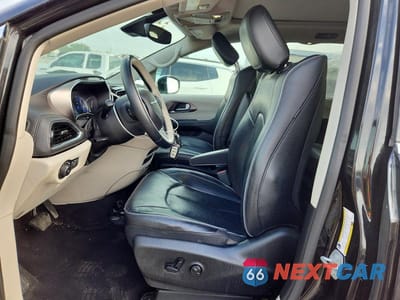 Zdjęcie 7 z 13 samochodu: 2018 CHRYSLER PACIFICA HYBRID LIMITED VIN:2C4RC1N73JR178485 - miniatura