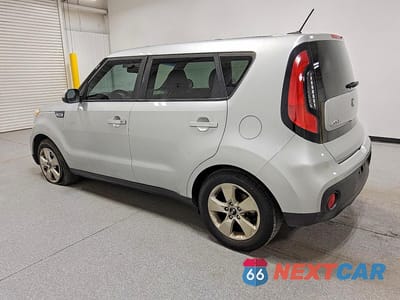 Drugie zdjęcie samochodu z przodu: 2018 KIA SOUL BASE VIN:KNDJN2A2XJ7606562 - miniatura