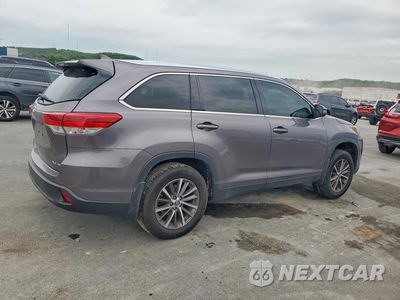 Trzecie zdjęcie samochodu z tyłu: 2019 TOYOTA HIGHLANDER XLE VIN:5TDJZRFH6KS950374 - miniatura
