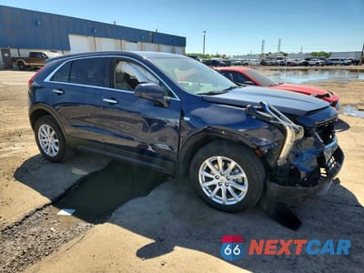 Czwarte zdjęcie samochodu z boku: 2022 CADILLAC XT4 LUXURY VIN:1GYAZAR49NF137944 - miniatura