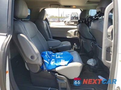 Zdjęcie 11 z 13 samochodu: 2023 TOYOTA SIENNA XLE VIN:5TDJRKEC5PS153201 - miniatura