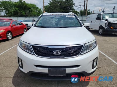 Piąte zdjęcie samochodu w środku: 2014 KIA SORENTO LX VIN:5XYKT3A65EG440253 - miniatura