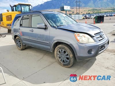 Czwarte zdjęcie samochodu z boku: 2005 HONDA CR-V SE VIN:JHLRD78955C060923 - miniatura