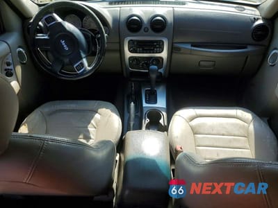 Zdjęcie 8 z 13 samochodu: 2004 JEEP LIBERTY LIMITED VIN:1J4GL58K54W137960 - miniatura